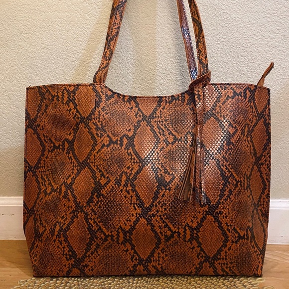 🆕NEW!🛍 Large Snakeskin Embossed Tote - Picture 6 of 6